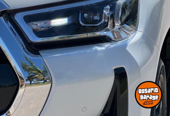 Camionetas - Toyota Hilux srx 4x4 at 2023 Diesel 29000Km - En Venta