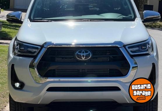 Camionetas - Toyota Hilux srx 4x4 at 2023 Diesel 29000Km - En Venta