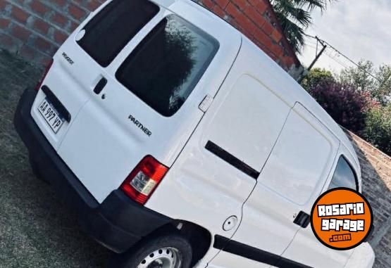 Utilitarios - Peugeot Partner kangoo Fiorino 2017 Diesel 151Km - En Venta