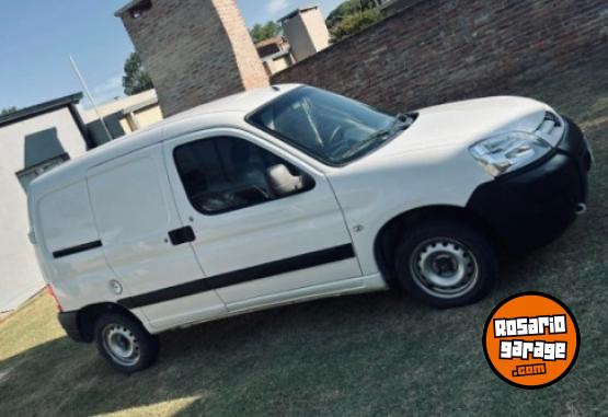 Utilitarios - Peugeot Partner kangoo Fiorino 2017 Diesel 151Km - En Venta