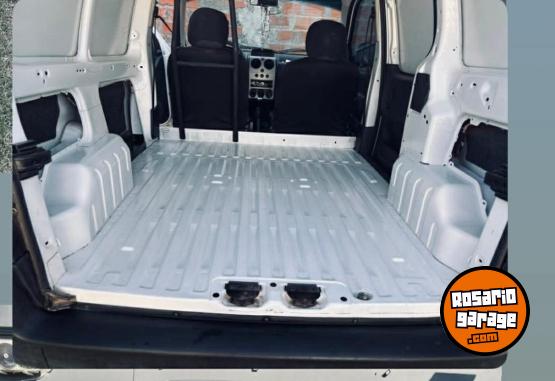 Utilitarios - Peugeot Partner kangoo Fiorino 2017 Diesel 151Km - En Venta