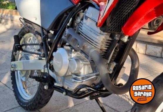 Motos - Honda Tornado xr 250 2022 Nafta 6300Km - En Venta