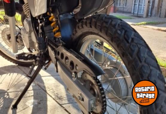 Motos - Honda Tornado xr 250 2022 Nafta 6300Km - En Venta