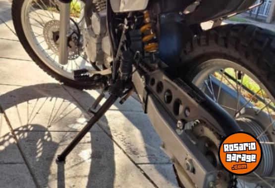 Motos - Honda Tornado xr 250 2022 Nafta 6300Km - En Venta