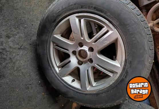 Accesorios para Autos - Cubierta 245/65 R17 con llanta de aleacion - En Venta
