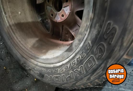 Accesorios para Autos - Cubierta 245/65 R17 con llanta de aleacion - En Venta