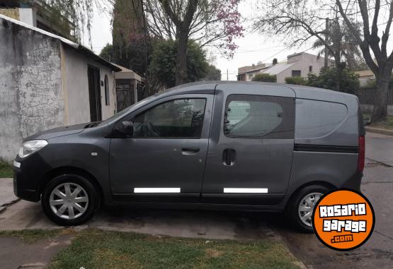 Utilitarios - Renault Kangoo 2019 GNC 130000Km - En Venta