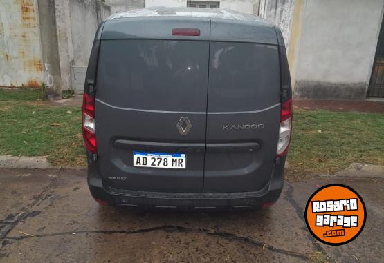 Utilitarios - Renault Kangoo 2019 GNC 130000Km - En Venta