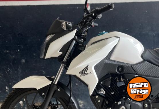 Motos - Honda Cb twister 125 2022 Nafta 4200Km - En Venta