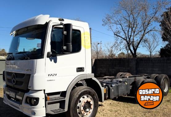 Camiones y Grúas - Mercedez Benz Atego 1721 Balancin - En Venta