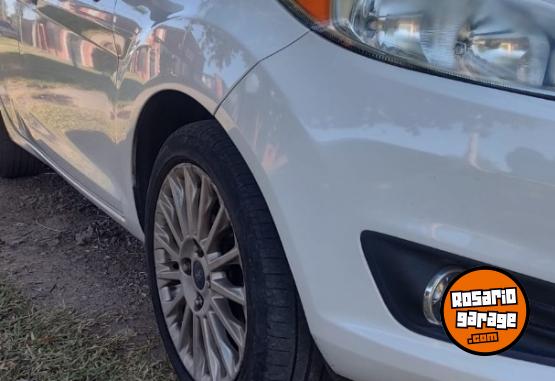 Autos - Ford Fiesta Titanium Powershif 2015 GNC 196000Km - En Venta