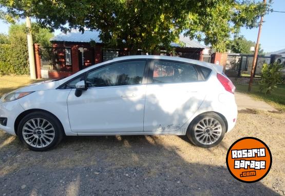 Autos - Ford Fiesta Titanium Powershif 2015 GNC 196000Km - En Venta