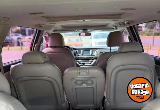 Autos - Kia CARNIVAL  EX 2.2 AT CRDI 2020 Diesel 120000Km - En Venta