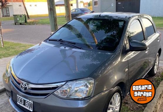 Autos - Toyota Etios 2014 Nafta 87000Km - En Venta
