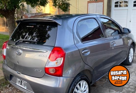 Autos - Toyota Etios 2014 Nafta 87000Km - En Venta