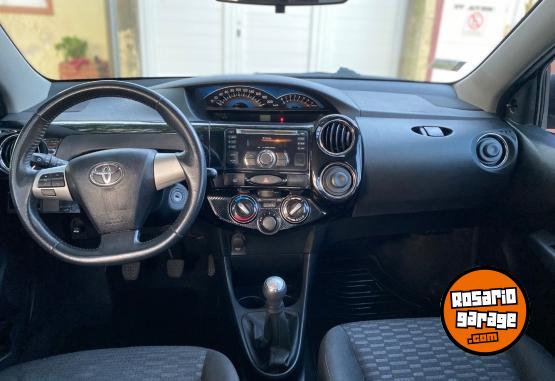Autos - Toyota Etios 2014 Nafta 87000Km - En Venta