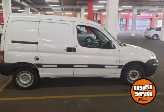 Utilitarios - Peugeot partner confort 1.6 HDI 2012 Diesel 195000Km - En Venta