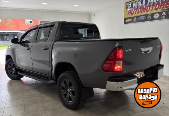 Camionetas - Toyota Hilux 2.4 SR  4x2  MT 2022 Diesel 89000Km - En Venta