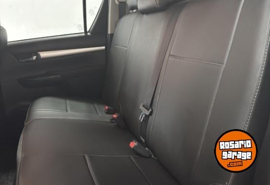 Camionetas - Toyota Hilux 2.4 SR  4x2  MT 2022 Diesel 89000Km - En Venta