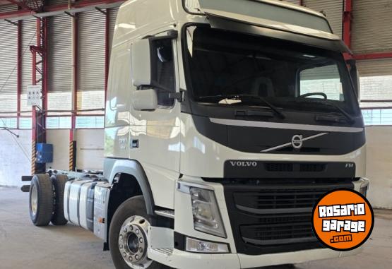 Camiones y Grúas - Volvo fm380 modelo 2017 automático para carrocería de 6,50m - En Venta