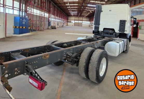 Camiones y Grúas - Volvo fm380 modelo 2017 automático para carrocería de 6,50m - En Venta