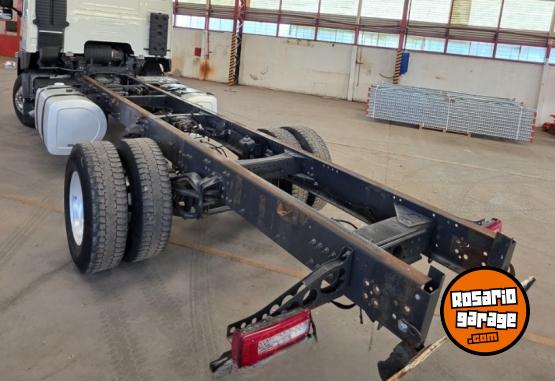 Camiones y Grúas - Volvo fm380 modelo 2017 automático para carrocería de 6,50m - En Venta
