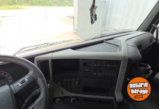 Camiones y Grúas - Volvo fm380 modelo 2017 automático para carrocería de 6,50m - En Venta