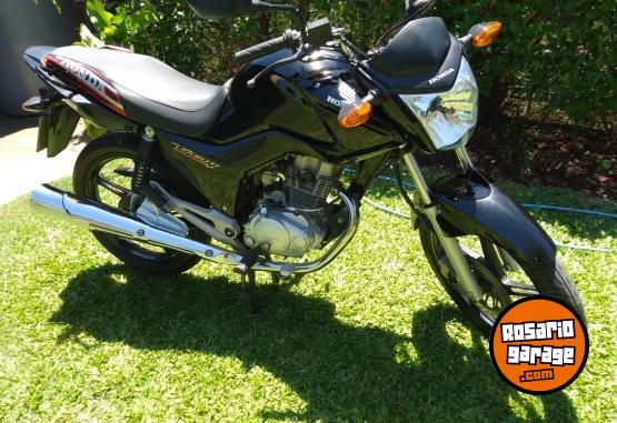 Motos - Honda Titan new 2018 Nafta 14000Km - En Venta