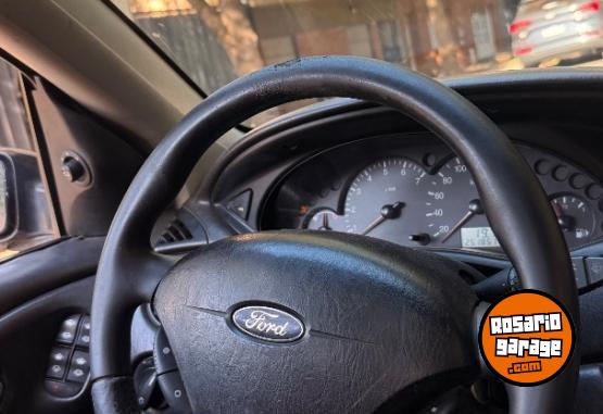 Autos - Ford Focus ghia 2005 Nafta 245000Km - En Venta