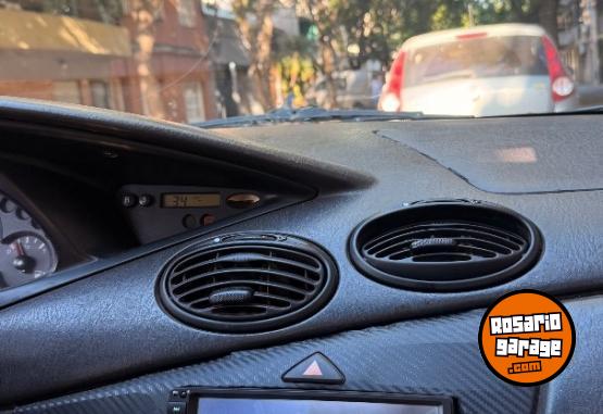 Autos - Ford Focus ghia 2005 Nafta 245000Km - En Venta