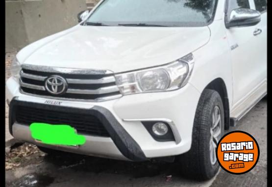 Camionetas - Toyota Hilux 4x2 D/C 2018 Diesel 128000Km - En Venta