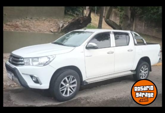 Camionetas - Toyota Hilux 4x2 D/C 2018 Diesel 128000Km - En Venta