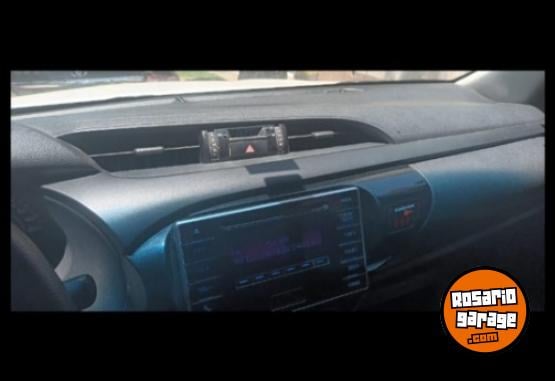 Camionetas - Toyota Hilux 4x2 D/C 2018 Diesel 128000Km - En Venta
