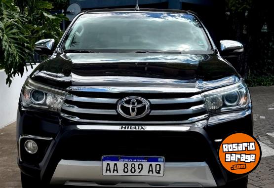 Camionetas - Toyota HILUX SRX 4X4 2017 Diesel 110000Km - En Venta