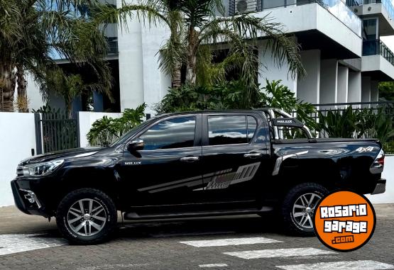 Camionetas - Toyota HILUX SRX 4X4 2017 Diesel 110000Km - En Venta