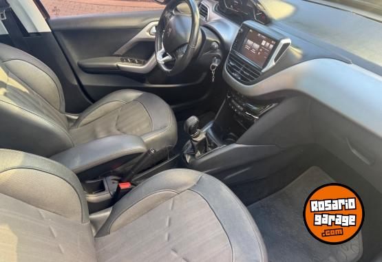 Autos - Peugeot 208 Feline 2017 Nafta 130000Km - En Venta