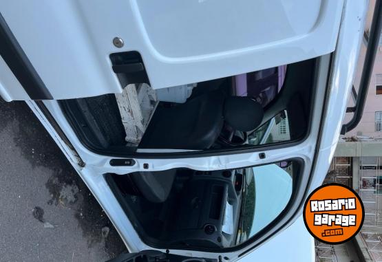 Utilitarios - Peugeot Partner 2012 Diesel 240000Km - En Venta