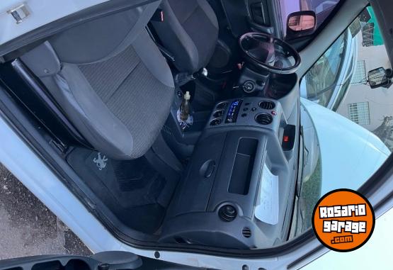 Utilitarios - Peugeot Partner 2012 Diesel 240000Km - En Venta