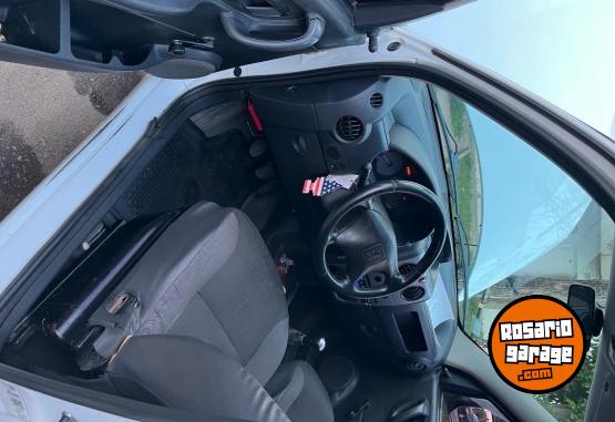 Utilitarios - Peugeot Partner 2012 Diesel 240000Km - En Venta