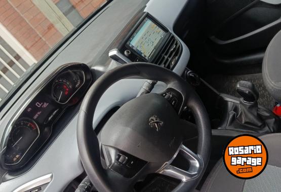 Autos - Peugeot 208 allure 2015 Nafta 131000Km - En Venta