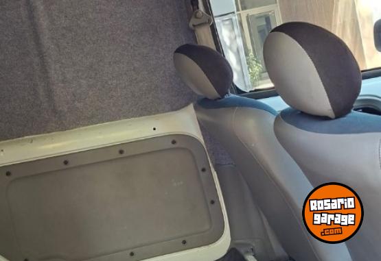 Utilitarios - Renault Kangoo 2012 Nafta 84000Km - En Venta