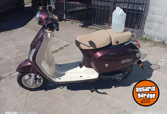 Motos - Motomel Strato euro 150 2023 Nafta 4000Km - En Venta