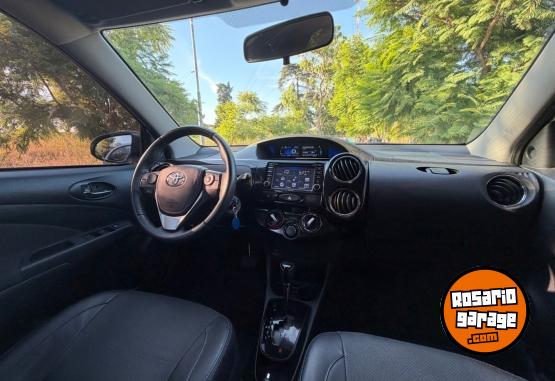 Autos - Toyota ETIOS PLATINIUM 2017 Nafta 45000Km - En Venta