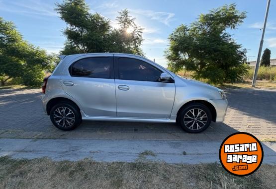 Autos - Toyota ETIOS PLATINIUM 2017 Nafta 45000Km - En Venta