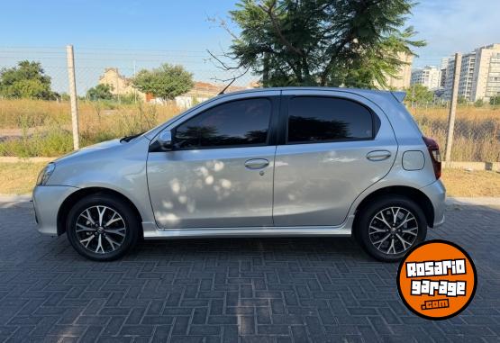 Autos - Toyota ETIOS PLATINIUM 2017 Nafta 45000Km - En Venta