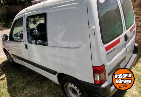 Utilitarios - Peugeot Partner 2014 Diesel 243000Km - En Venta