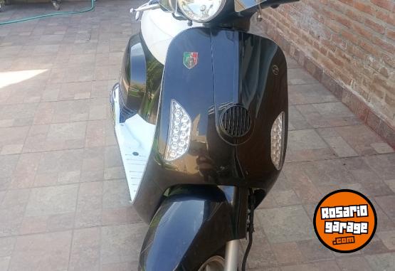 Motos - Motomel 2023 strato euro 2023 Nafta 7700Km - En Venta