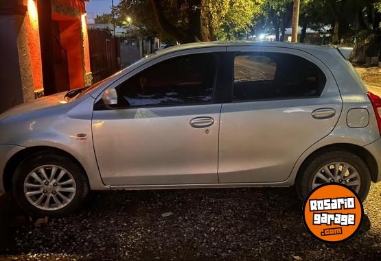 Autos - Toyota Etios Xls 2014 Nafta 140000Km - En Venta