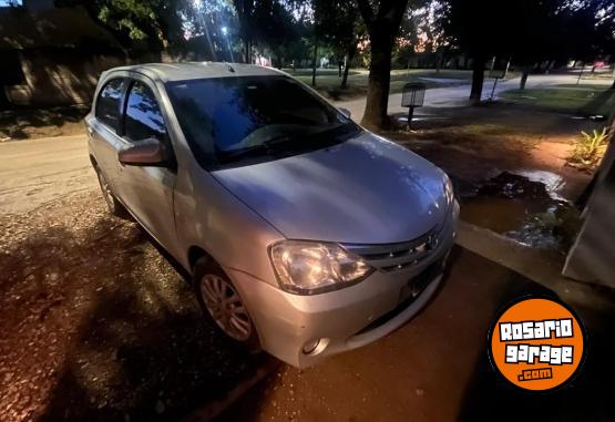 Autos - Toyota Etios Xls 2014 Nafta 140000Km - En Venta