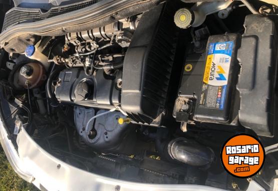 Autos - Peugeot 208 touchscreen 2016 Nafta 108000Km - En Venta